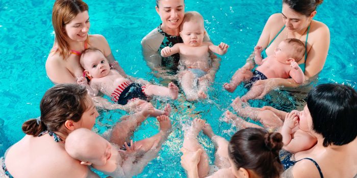 Bebês na Piscina